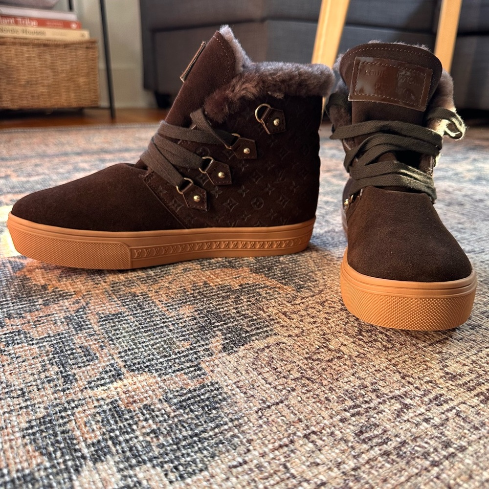 Louis Vuitton Warm Suede Punchy Boots - Picture 9 of 10